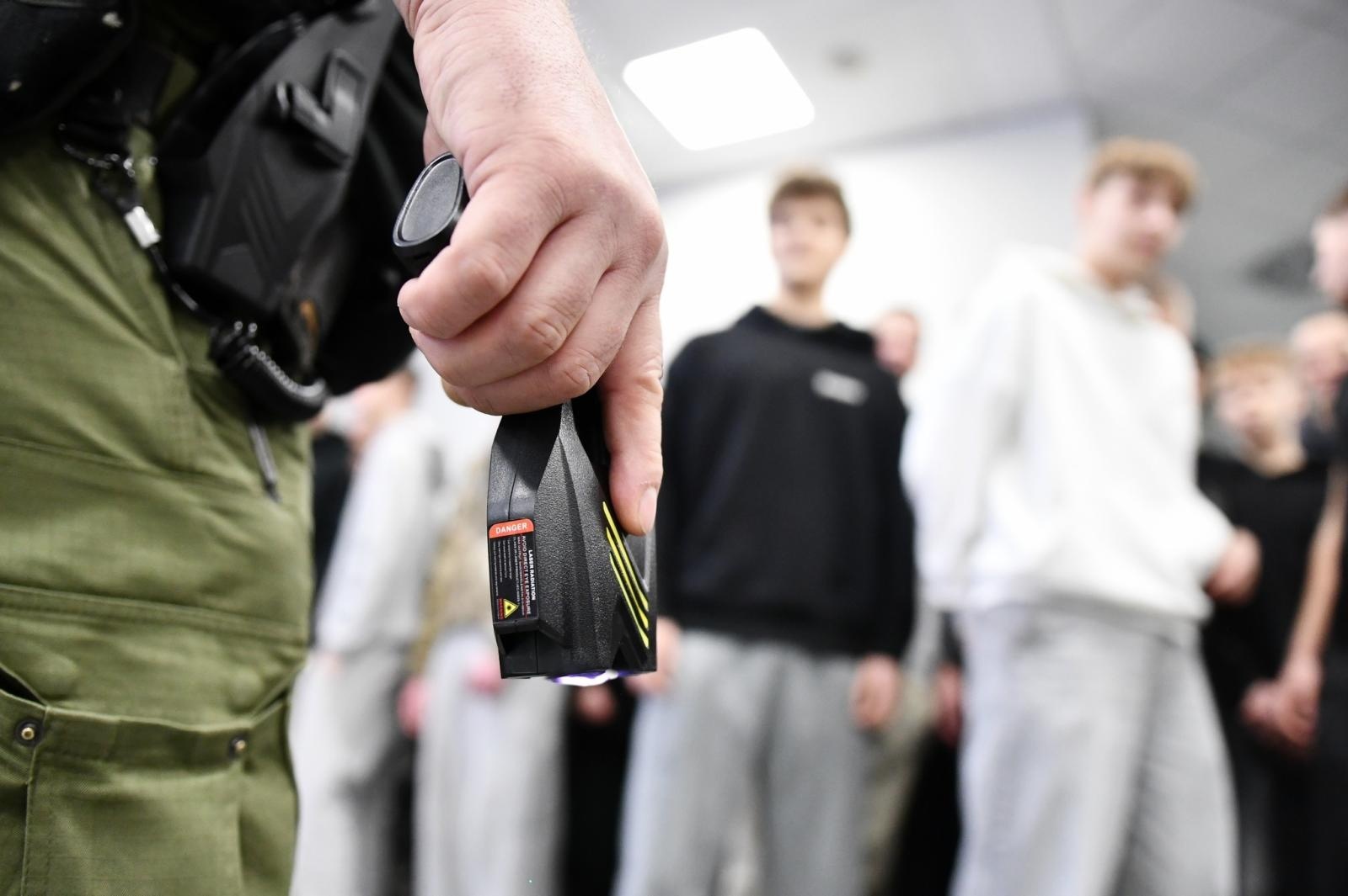 Zdjęcie w galerii na portalu naszwodzislaw.com: Kolejne szkolenie taktyczne z zakresu Działań interwencyjnych na lotnisku w Katowicach wiadomości z regionu