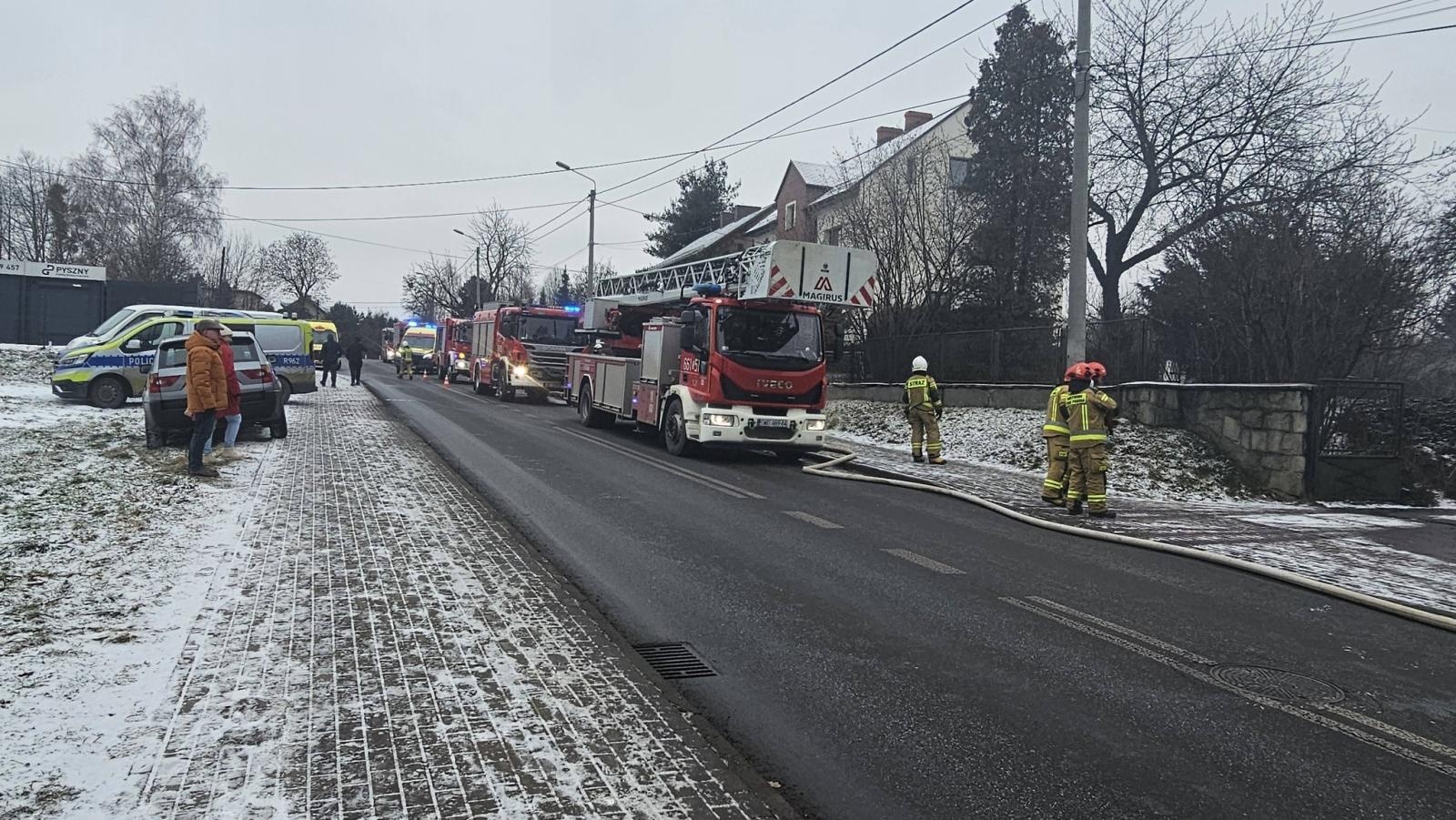 Zdjęcie w galerii na portalu naszwodzislaw.com: Pożar domu jednorodzinnego przy ul. Radlińskiej w Wodzisławiu Śląskim wiadomości z regionu