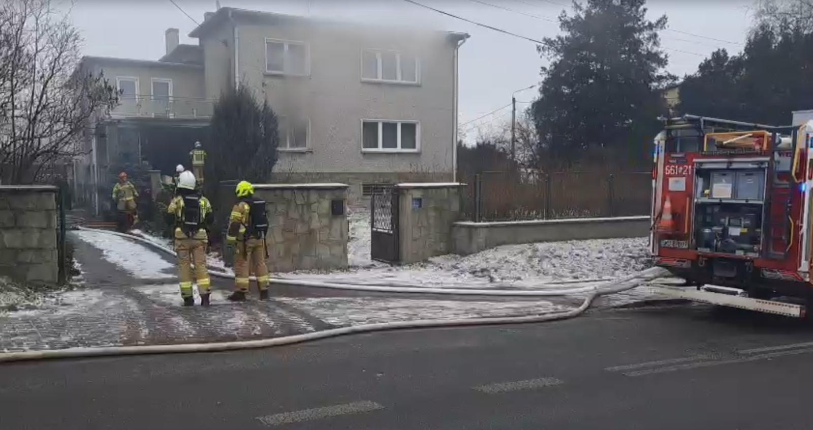 Zdjęcie w galerii na portalu naszwodzislaw.com: Pożar domu jednorodzinnego przy ul. Radlińskiej w Wodzisławiu Śląskim wiadomości z regionu