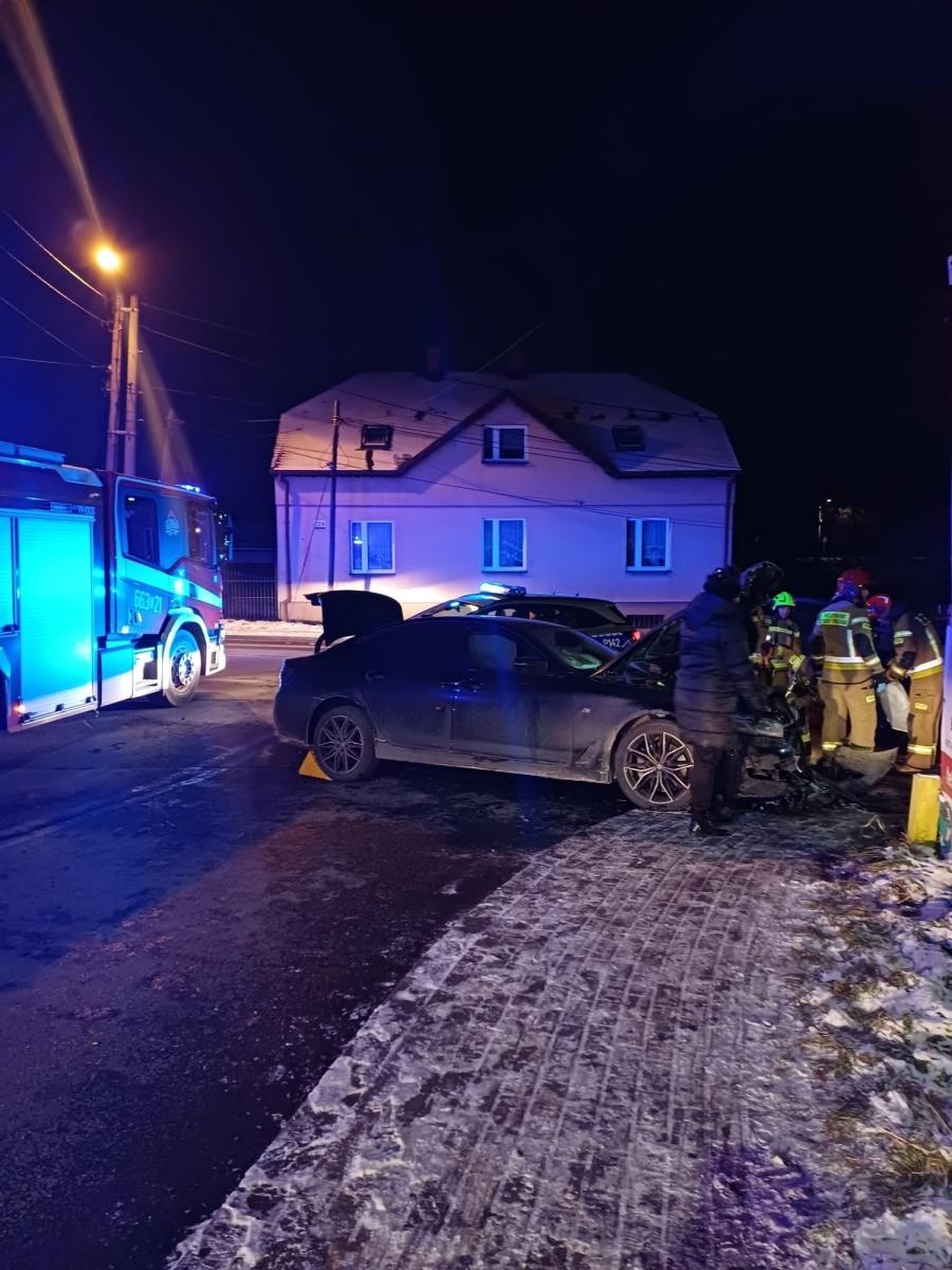 Zdjęcie w galerii na portalu naszwodzislaw.com: Radlin: Zderzenie dwóch samochodów na skrzyżowaniu ulic Rybnickiej i Mariackiej wiadomości z regionu