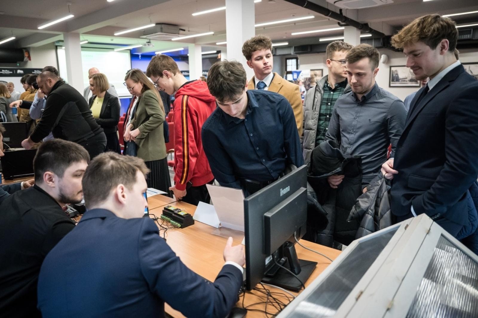 Zdjęcie w galerii na portalu naszwodzislaw.com: Młodzi inżynierowie po raz pierwszy na Zamku Piastowskim. Jubileuszowy przegląd projektów ANS Racibórz wiadomości z regionu