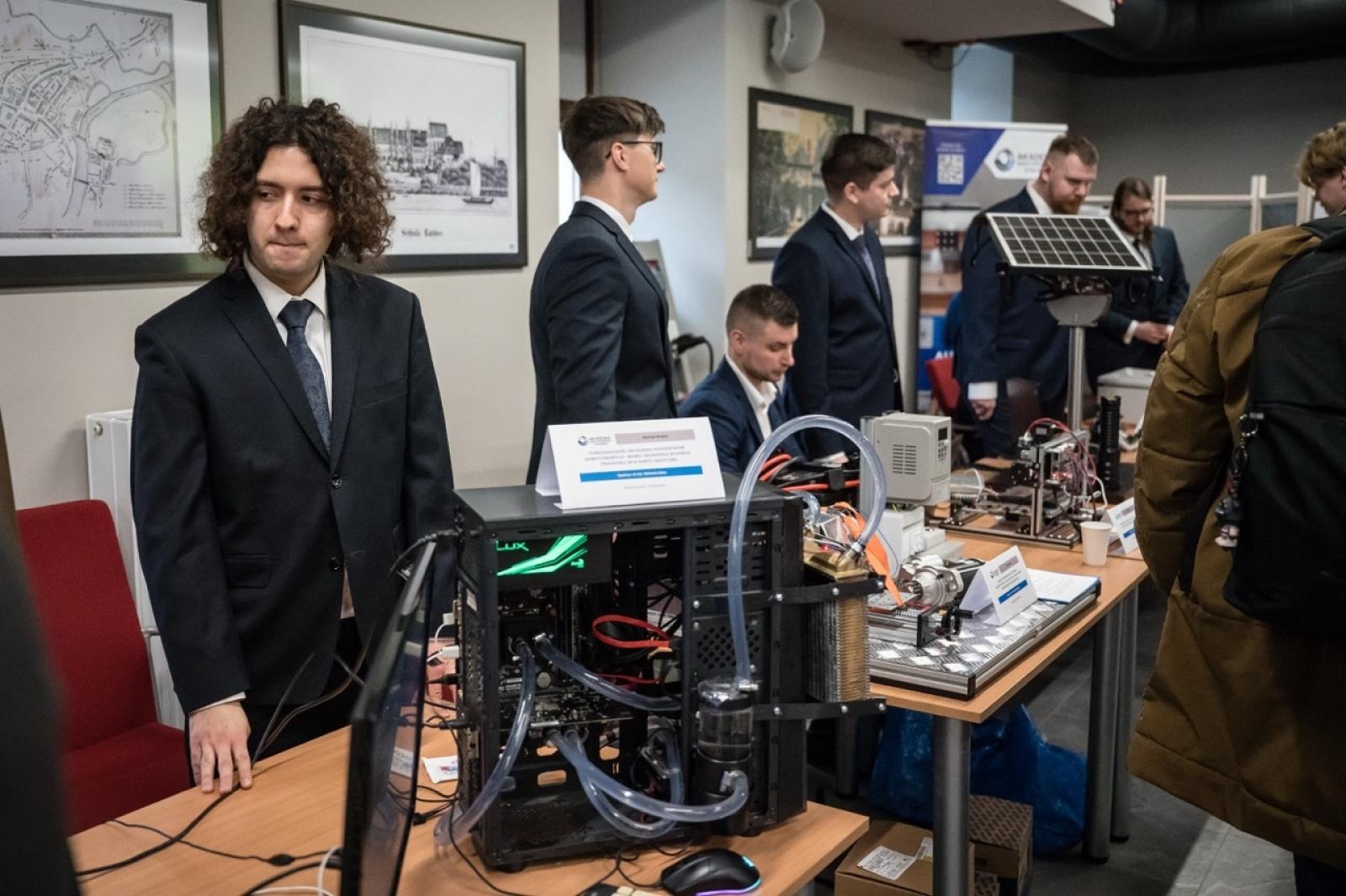 Zdjęcie w galerii na portalu naszwodzislaw.com: Młodzi inżynierowie po raz pierwszy na Zamku Piastowskim. Jubileuszowy przegląd projektów ANS Racibórz wiadomości z regionu