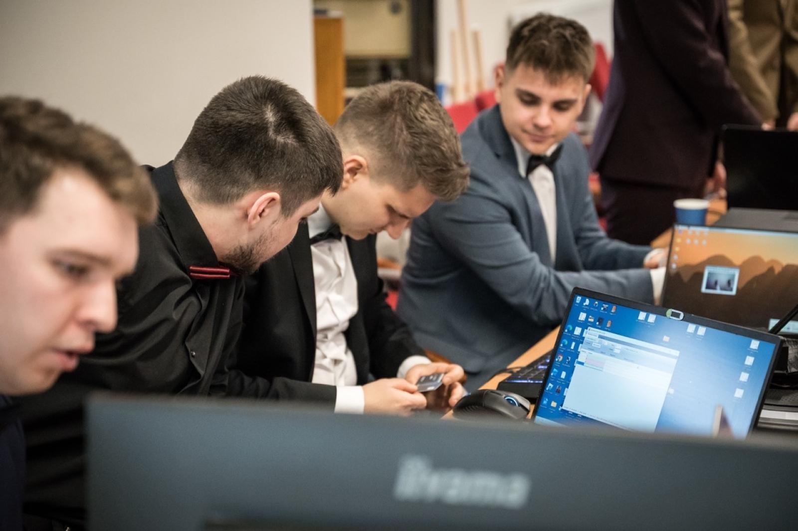 Zdjęcie w galerii na portalu naszwodzislaw.com: Młodzi inżynierowie po raz pierwszy na Zamku Piastowskim. Jubileuszowy przegląd projektów ANS Racibórz wiadomości z regionu