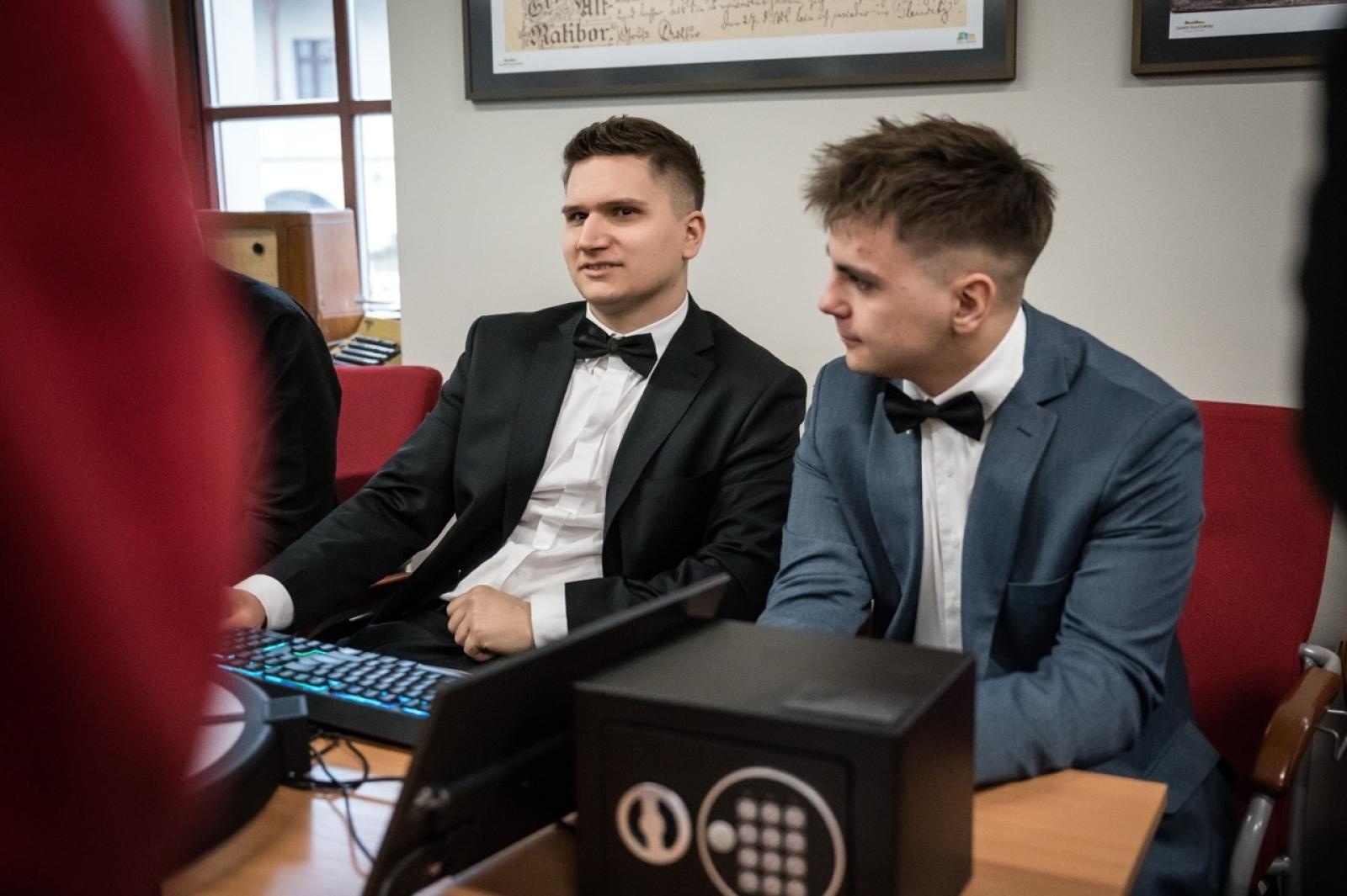 Zdjęcie w galerii na portalu naszwodzislaw.com: Młodzi inżynierowie po raz pierwszy na Zamku Piastowskim. Jubileuszowy przegląd projektów ANS Racibórz wiadomości z regionu