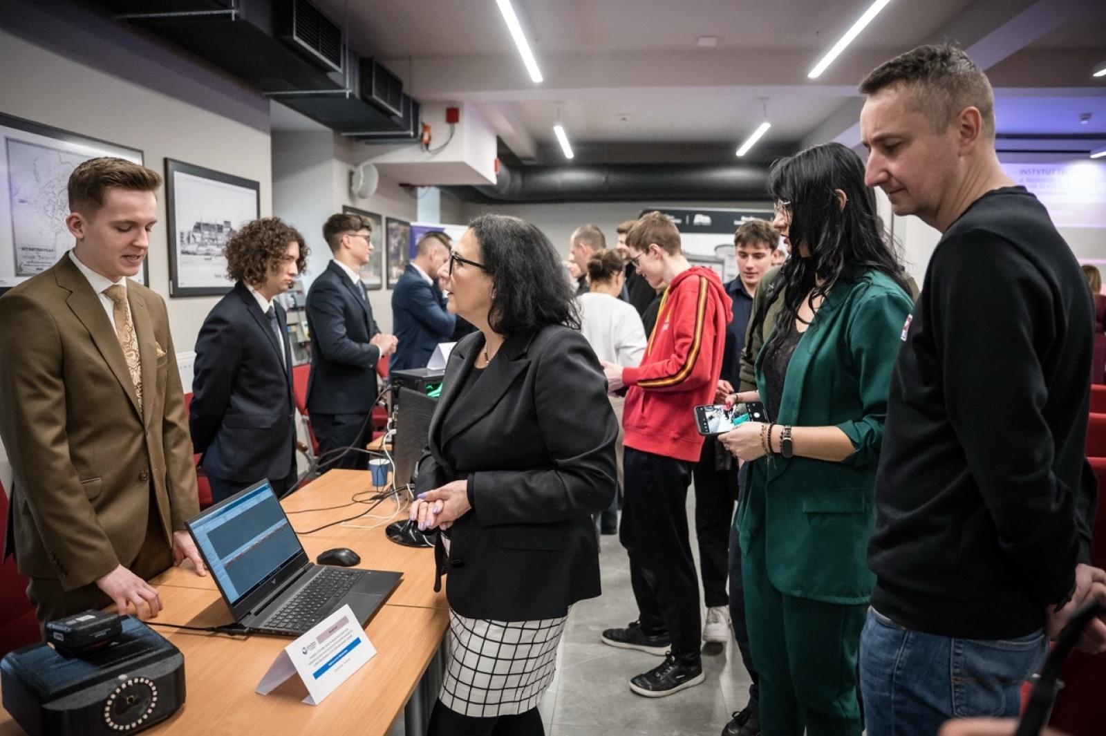 Zdjęcie w galerii na portalu naszwodzislaw.com: Młodzi inżynierowie po raz pierwszy na Zamku Piastowskim. Jubileuszowy przegląd projektów ANS Racibórz wiadomości z regionu