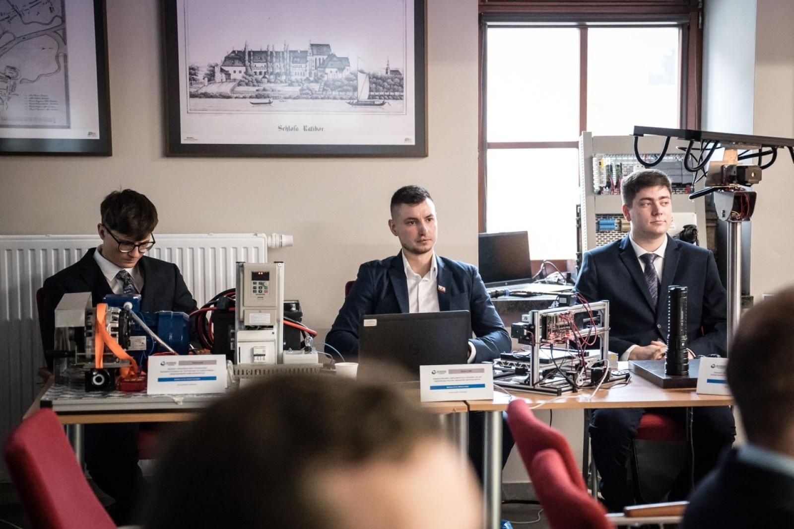 Zdjęcie w galerii na portalu naszwodzislaw.com: Młodzi inżynierowie po raz pierwszy na Zamku Piastowskim. Jubileuszowy przegląd projektów ANS Racibórz wiadomości z regionu