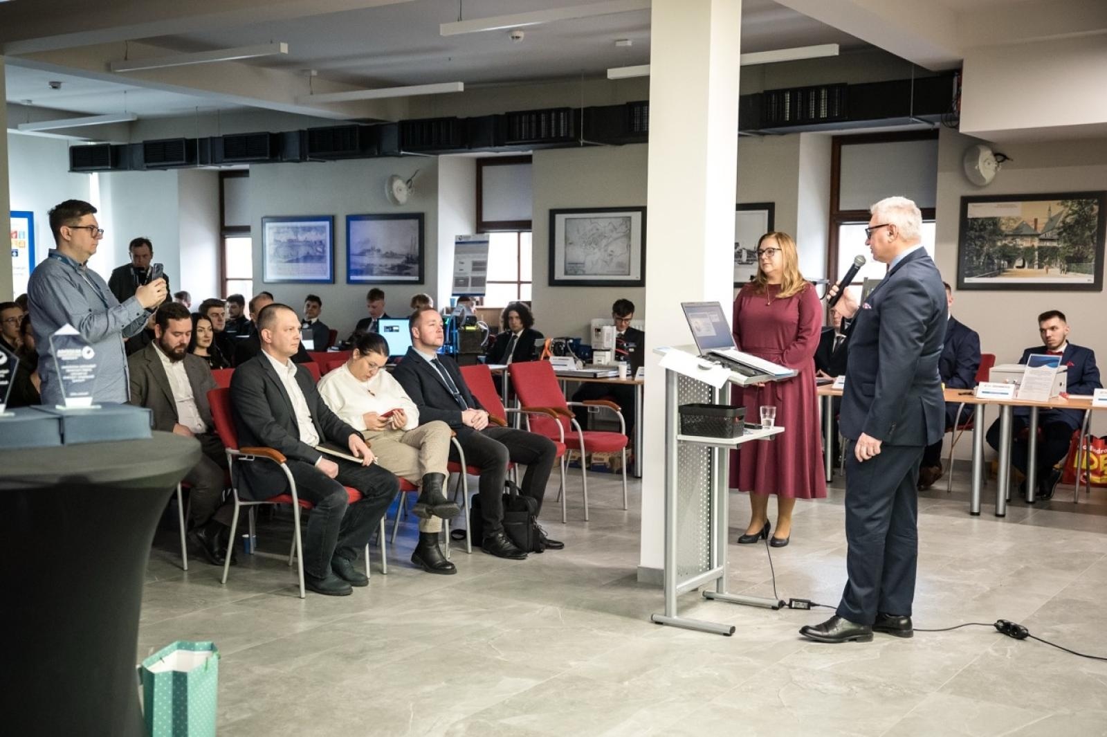 Zdjęcie w galerii na portalu naszwodzislaw.com: Młodzi inżynierowie po raz pierwszy na Zamku Piastowskim. Jubileuszowy przegląd projektów ANS Racibórz wiadomości z regionu