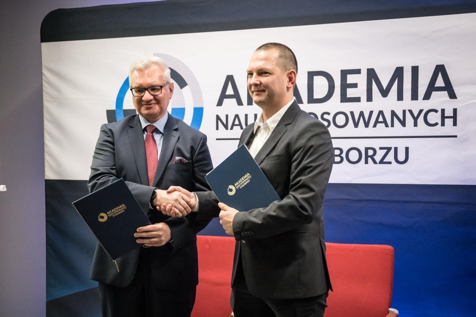 Zdjęcie w galerii na portalu naszwodzislaw.com: Młodzi inżynierowie po raz pierwszy na Zamku Piastowskim. Jubileuszowy przegląd projektów ANS Racibórz wiadomości z regionu