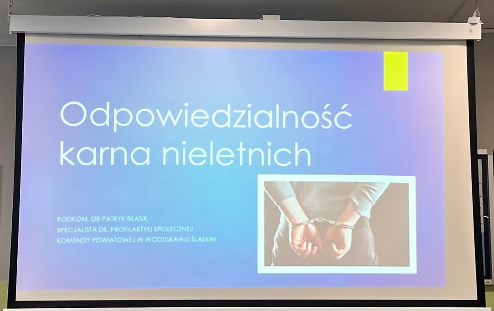 Zdjęcie w galerii na portalu naszwodzislaw.com: Bezpiecznie w sieci i świadomie wobec prawa – warsztaty w SP 4 w Rydułtowach wiadomości z regionu