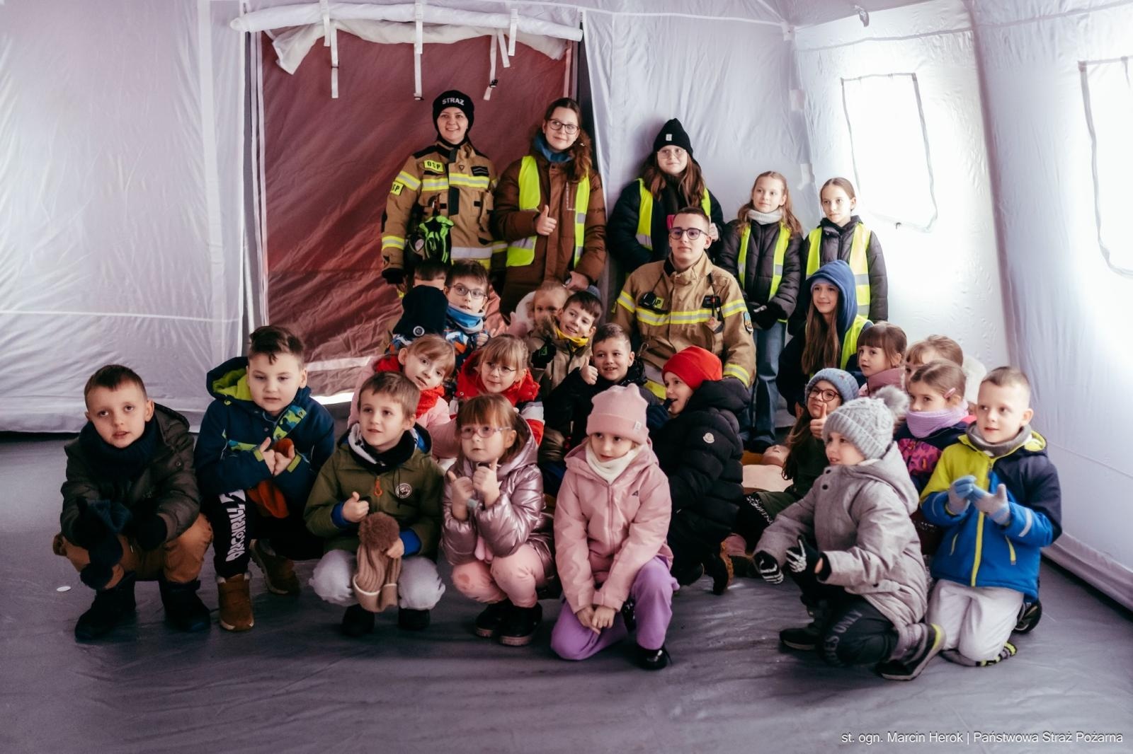 Zdjęcie w galerii na portalu naszwodzislaw.com: Bezpieczne ferie w Rydułtowach. Edukacja i bezpieczeństwo nad wodą [FOTO] wiadomości z regionu