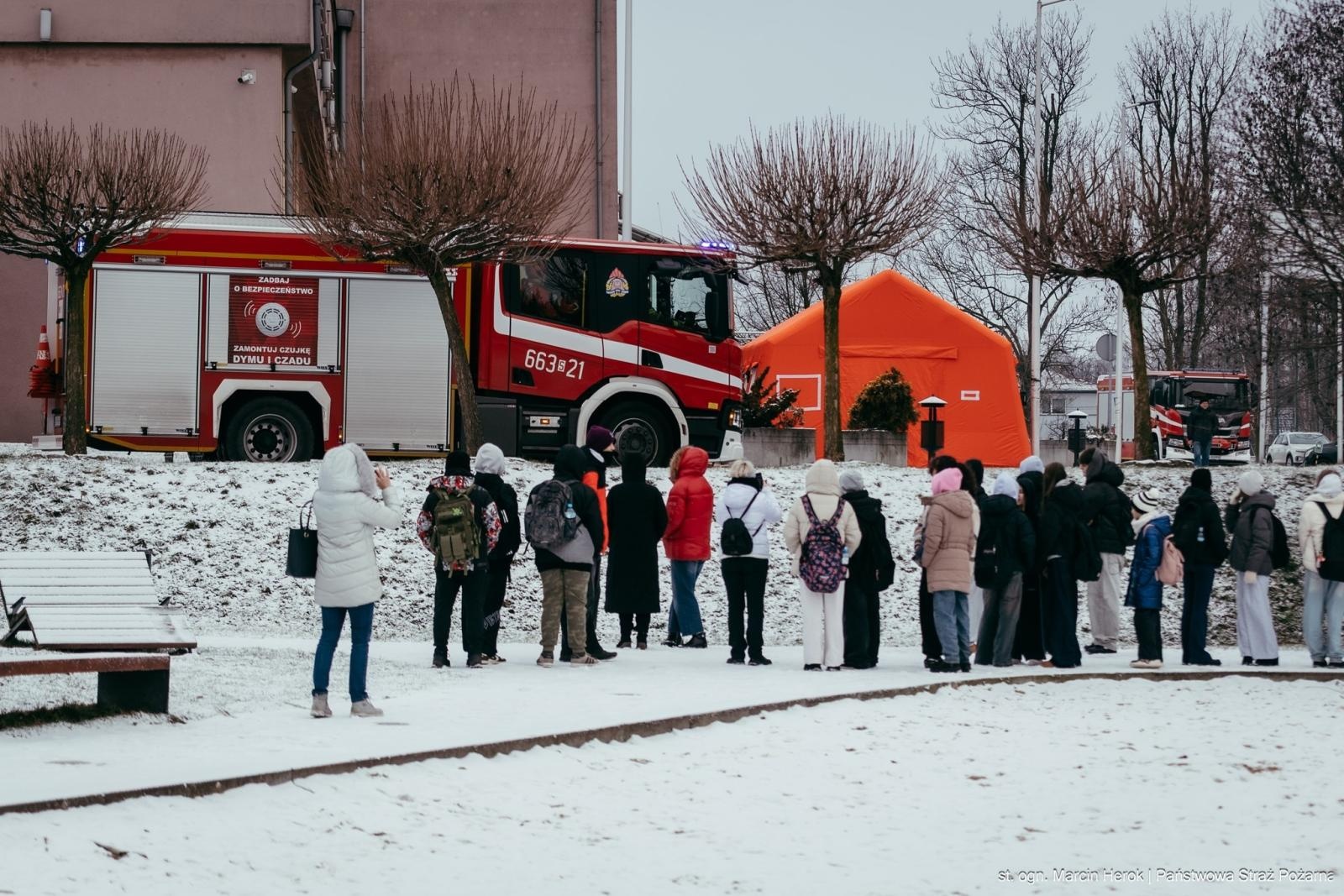 Zdjęcie w galerii na portalu naszwodzislaw.com: Bezpieczne ferie w Rydułtowach. Edukacja i bezpieczeństwo nad wodą [FOTO] wiadomości z regionu