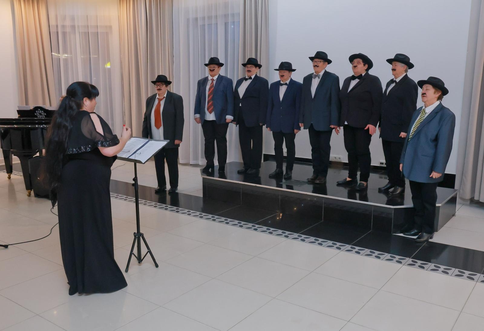 Zdjęcie w galerii na portalu naszwodzislaw.com: Walentynkowo–ostatkowo–tłustoczwartkowy koncert w Rogowie [FOTO] wiadomości z regionu