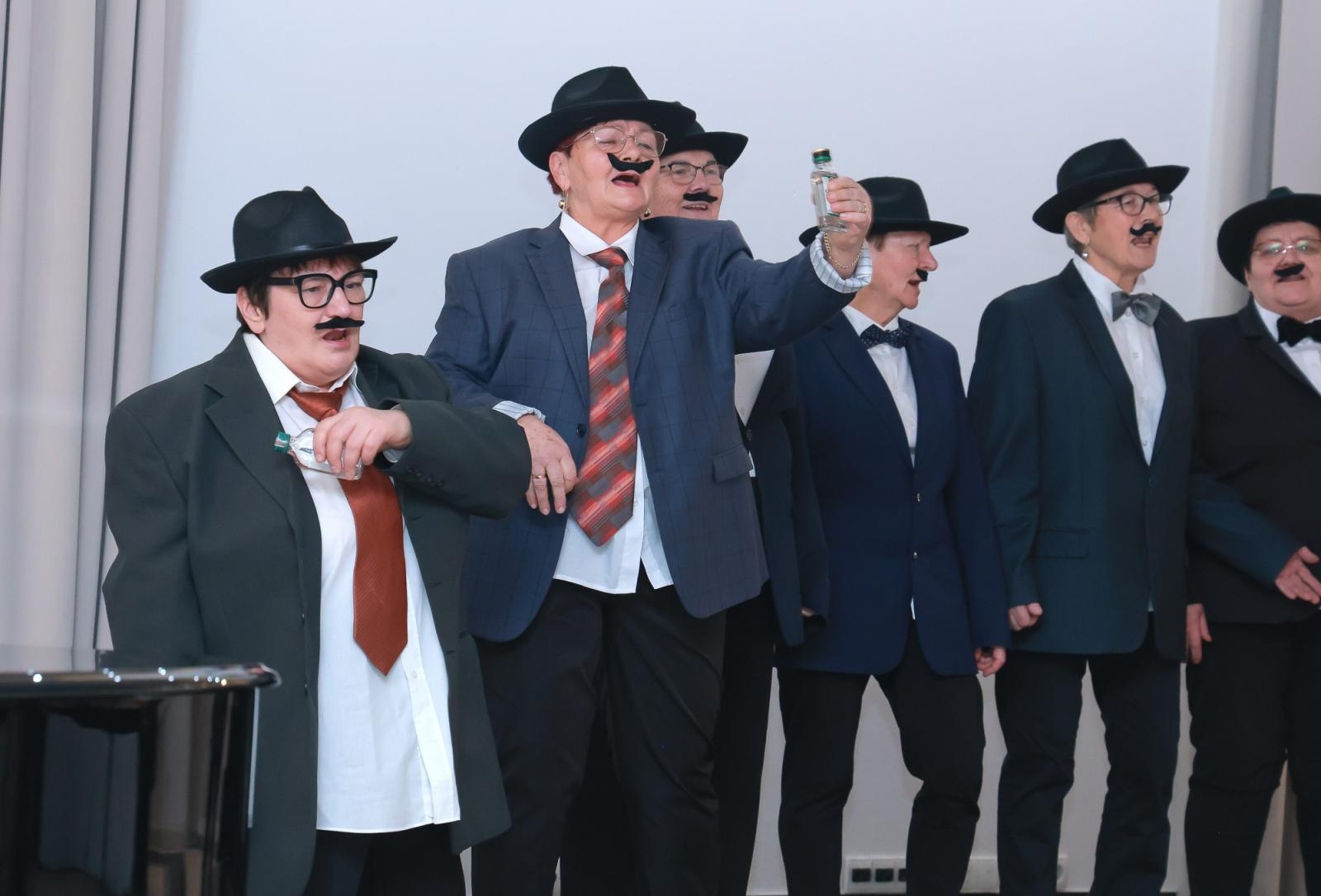 Zdjęcie w galerii na portalu naszwodzislaw.com: Walentynkowo–ostatkowo–tłustoczwartkowy koncert w Rogowie [FOTO] wiadomości z regionu