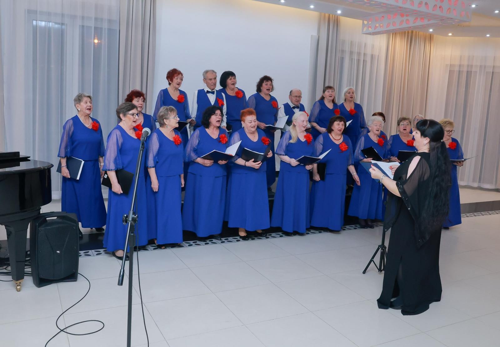 Zdjęcie w galerii na portalu naszwodzislaw.com: Walentynkowo–ostatkowo–tłustoczwartkowy koncert w Rogowie [FOTO] wiadomości z regionu