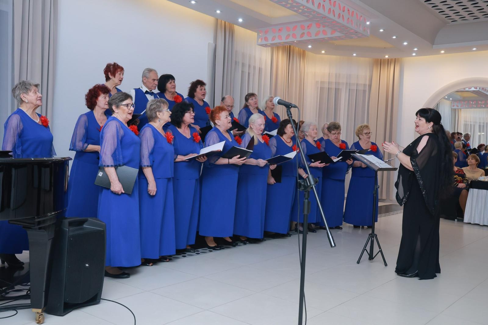 Zdjęcie w galerii na portalu naszwodzislaw.com: Walentynkowo–ostatkowo–tłustoczwartkowy koncert w Rogowie [FOTO] wiadomości z regionu