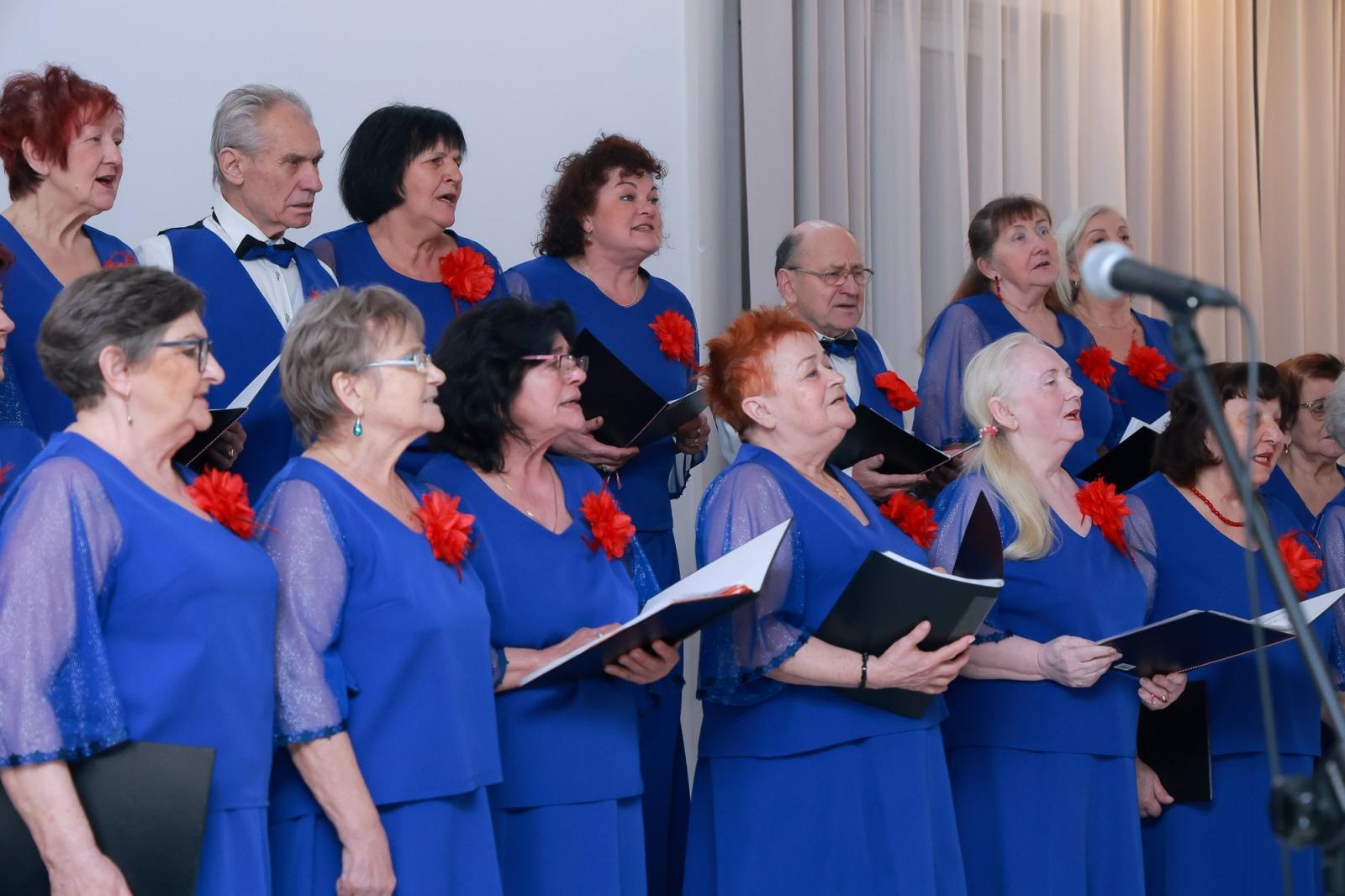 Zdjęcie w galerii na portalu naszwodzislaw.com: Walentynkowo–ostatkowo–tłustoczwartkowy koncert w Rogowie [FOTO] wiadomości z regionu