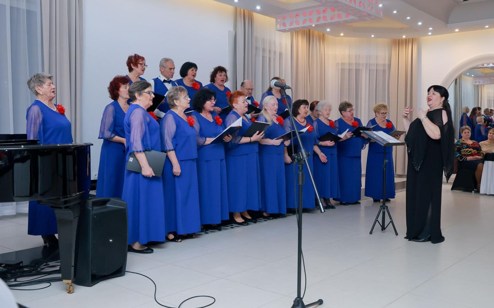 Zdjęcie w galerii na portalu naszwodzislaw.com: Walentynkowo–ostatkowo–tłustoczwartkowy koncert w Rogowie [FOTO] wiadomości z regionu