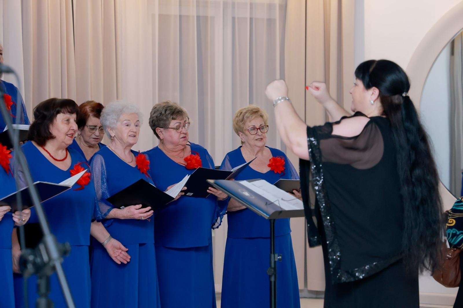 Zdjęcie w galerii na portalu naszwodzislaw.com: Walentynkowo–ostatkowo–tłustoczwartkowy koncert w Rogowie [FOTO] wiadomości z regionu