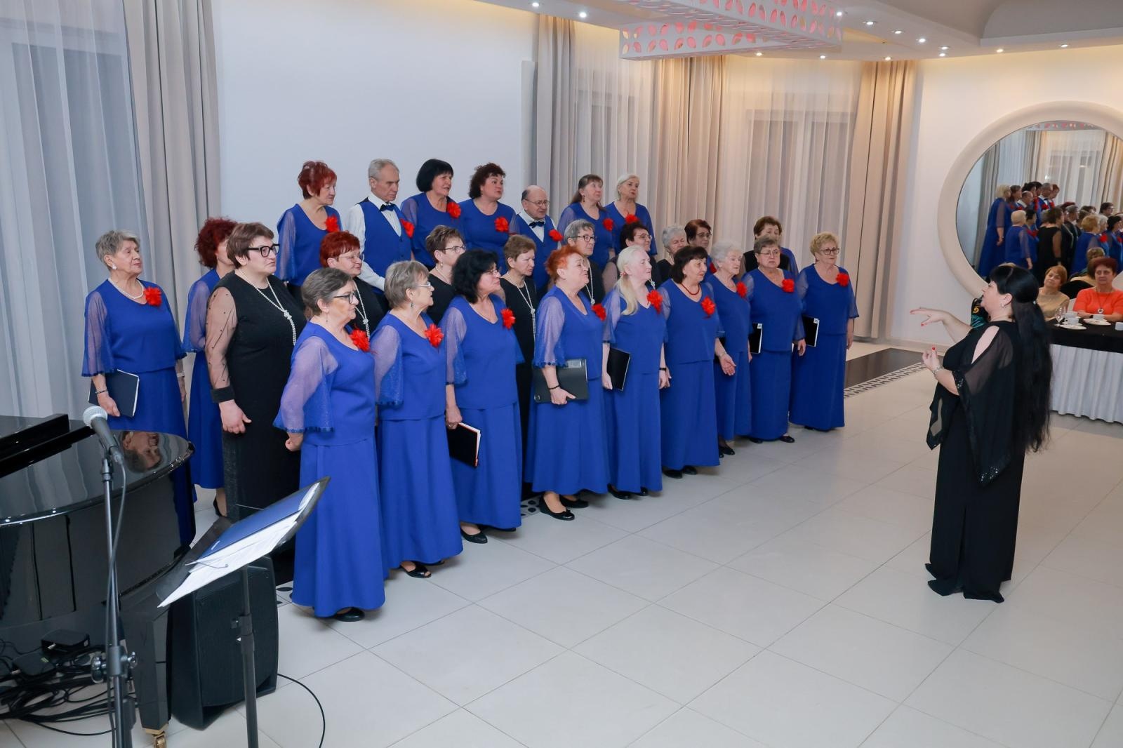 Zdjęcie w galerii na portalu naszwodzislaw.com: Walentynkowo–ostatkowo–tłustoczwartkowy koncert w Rogowie [FOTO] wiadomości z regionu