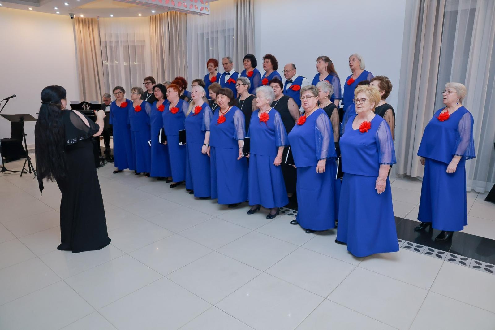 Zdjęcie w galerii na portalu naszwodzislaw.com: Walentynkowo–ostatkowo–tłustoczwartkowy koncert w Rogowie [FOTO] wiadomości z regionu