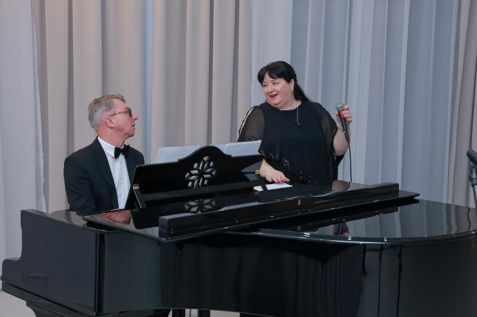 Zdjęcie w galerii na portalu naszwodzislaw.com: Walentynkowo–ostatkowo–tłustoczwartkowy koncert w Rogowie [FOTO] wiadomości z regionu