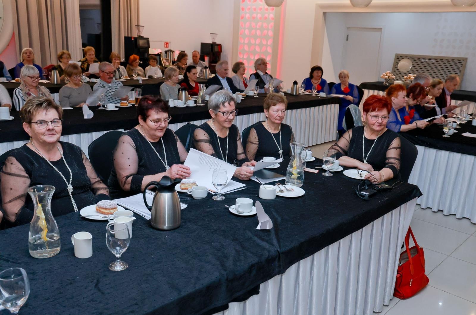 Zdjęcie w galerii na portalu naszwodzislaw.com: Walentynkowo–ostatkowo–tłustoczwartkowy koncert w Rogowie [FOTO] wiadomości z regionu