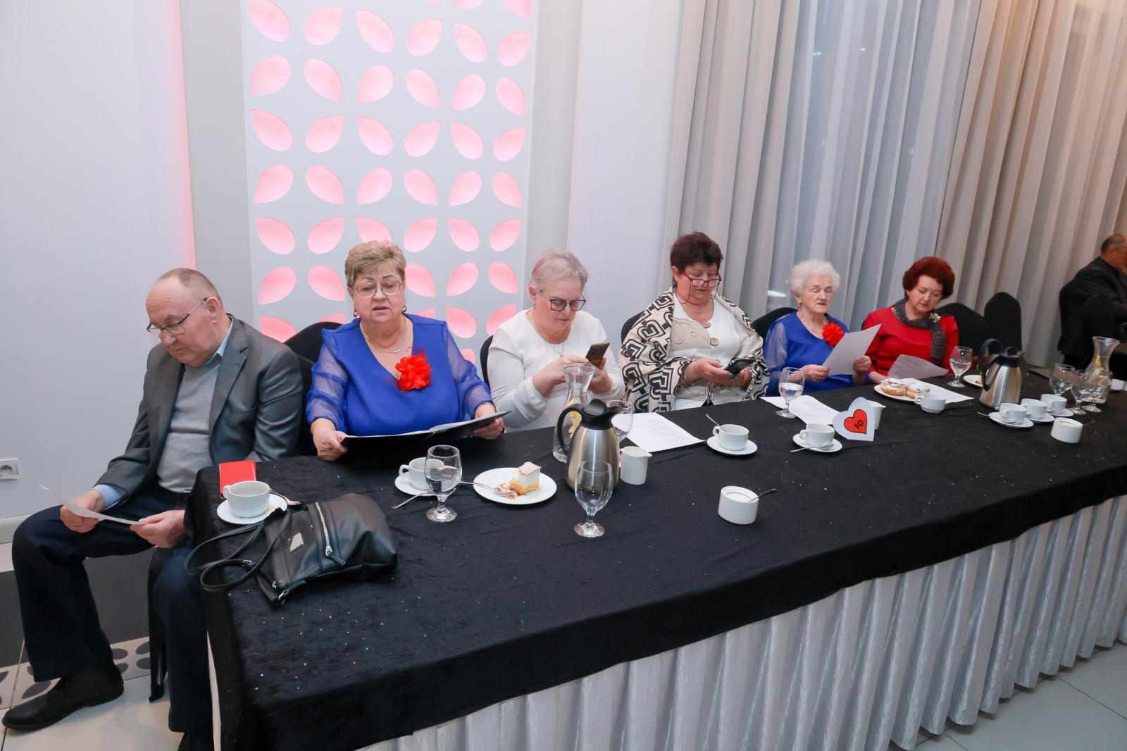 Zdjęcie w galerii na portalu naszwodzislaw.com: Walentynkowo–ostatkowo–tłustoczwartkowy koncert w Rogowie [FOTO] wiadomości z regionu