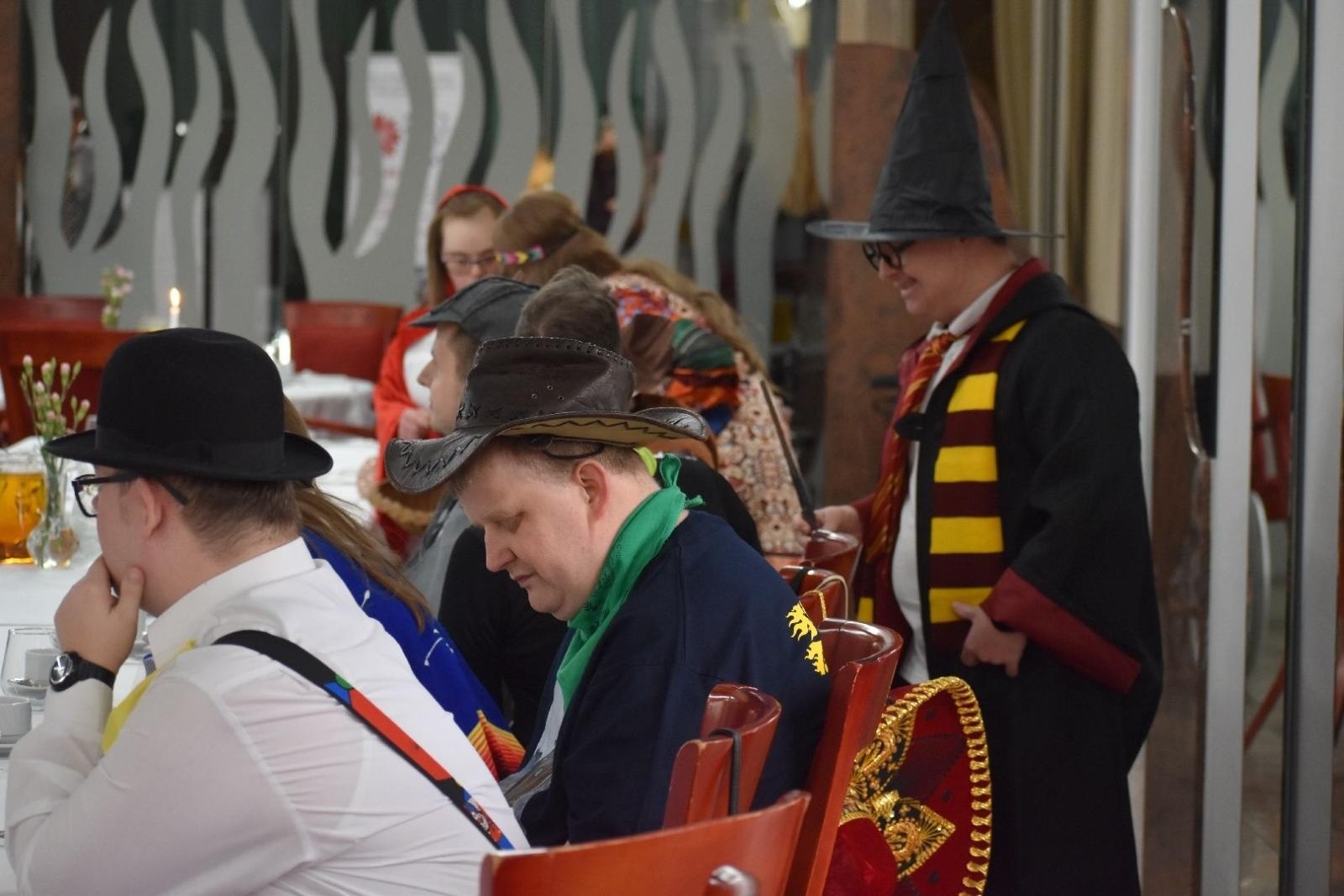 Zdjęcie w galerii na portalu naszwodzislaw.com: Kolorowy bal bez barier po raz kolejny połączył mieszkańców powiatu wiadomości z regionu