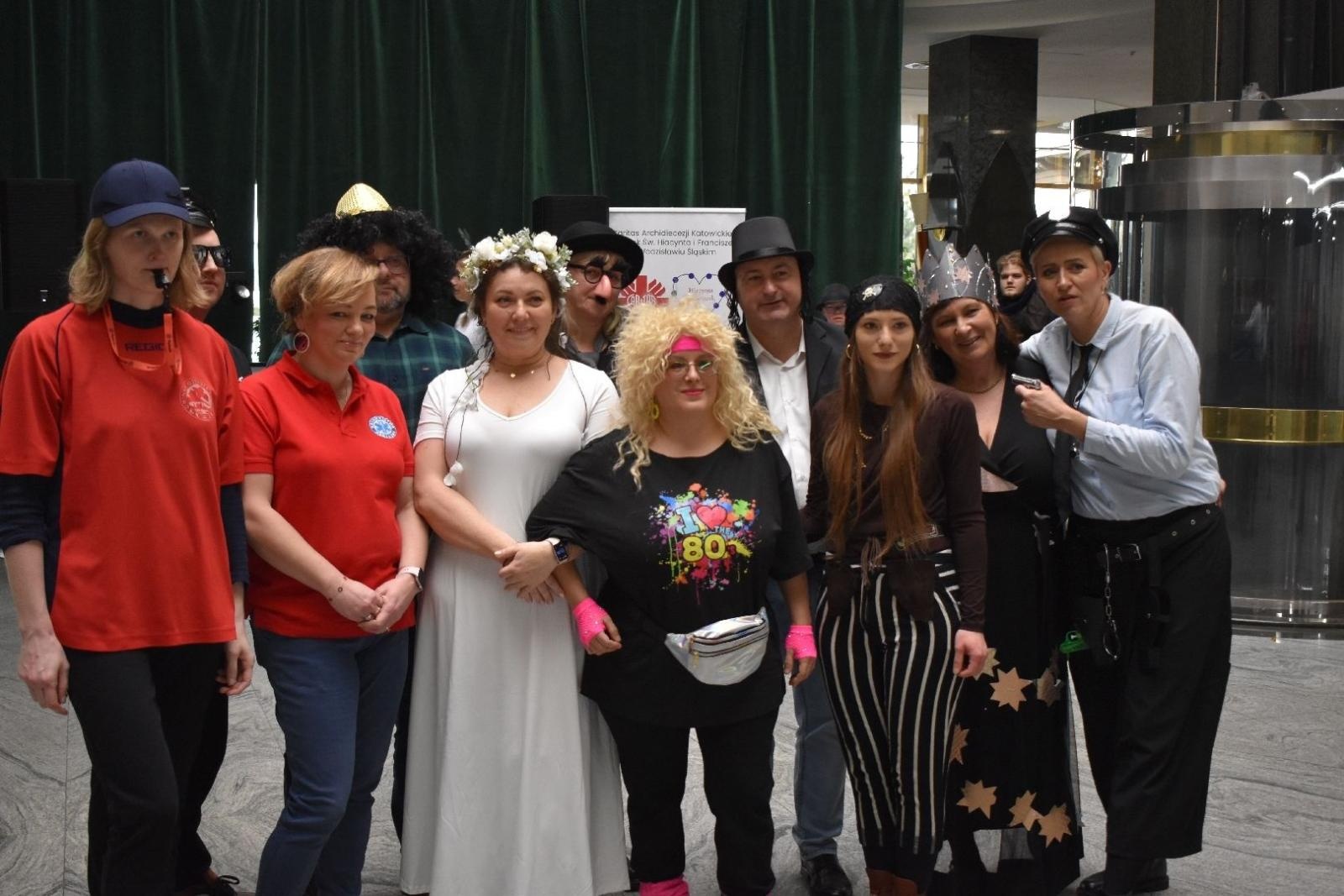 Zdjęcie w galerii na portalu naszwodzislaw.com: Kolorowy bal bez barier po raz kolejny połączył mieszkańców powiatu wiadomości z regionu