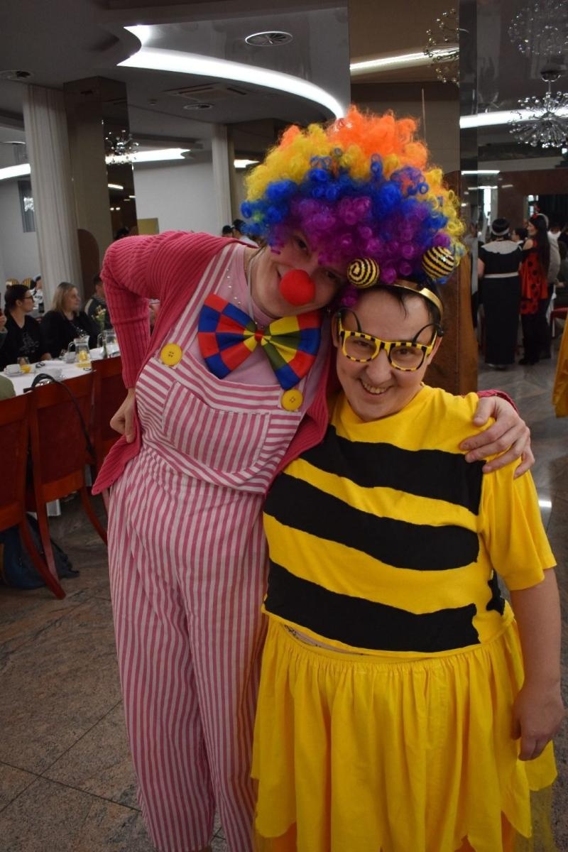 Zdjęcie w galerii na portalu naszwodzislaw.com: Kolorowy bal bez barier po raz kolejny połączył mieszkańców powiatu wiadomości z regionu