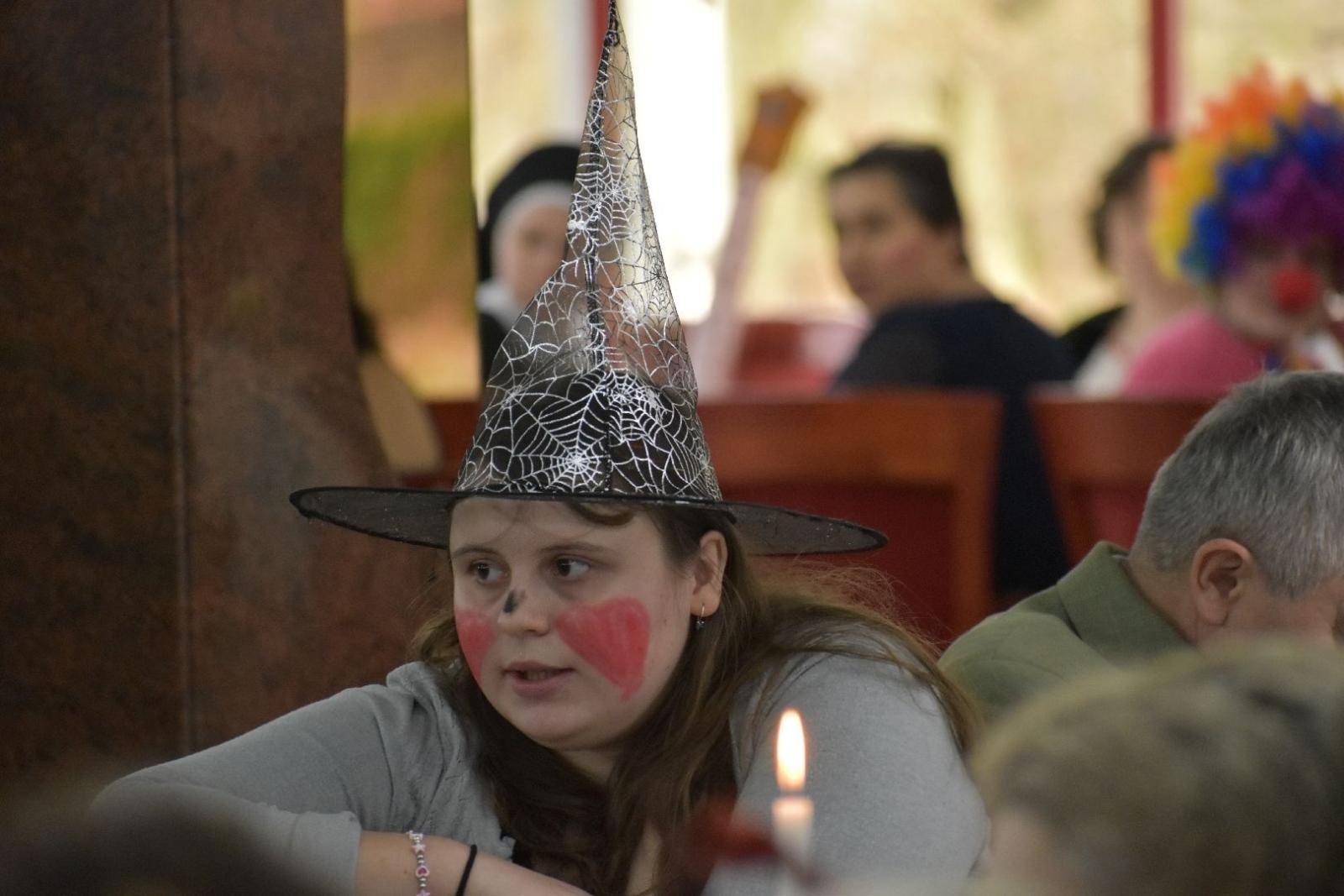 Zdjęcie w galerii na portalu naszwodzislaw.com: Kolorowy bal bez barier po raz kolejny połączył mieszkańców powiatu wiadomości z regionu