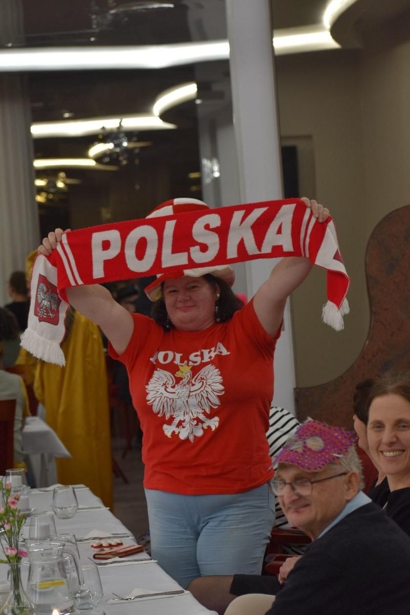 Zdjęcie w galerii na portalu naszwodzislaw.com: Kolorowy bal bez barier po raz kolejny połączył mieszkańców powiatu wiadomości z regionu