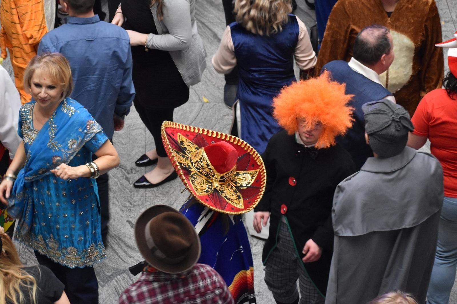 Zdjęcie w galerii na portalu naszwodzislaw.com: Kolorowy bal bez barier po raz kolejny połączył mieszkańców powiatu wiadomości z regionu