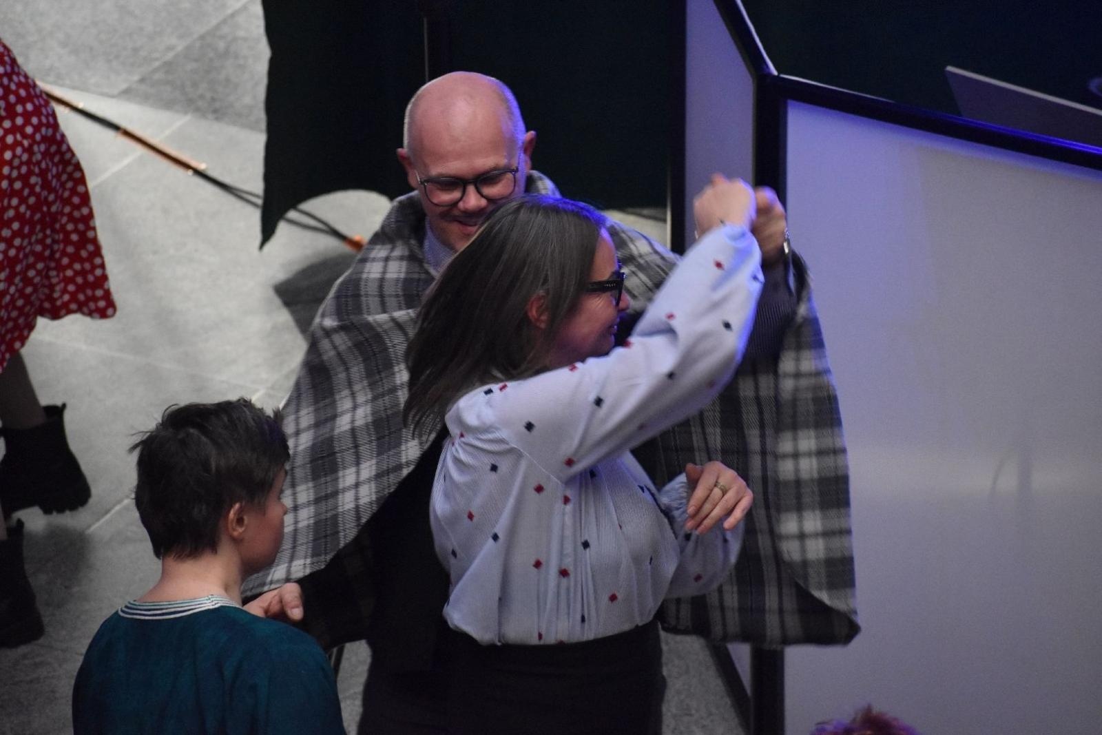 Zdjęcie w galerii na portalu naszwodzislaw.com: Kolorowy bal bez barier po raz kolejny połączył mieszkańców powiatu wiadomości z regionu