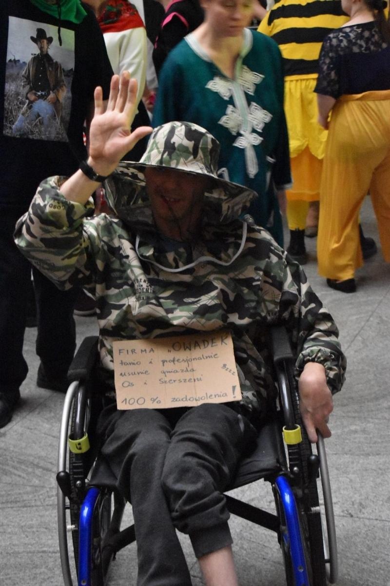 Zdjęcie w galerii na portalu naszwodzislaw.com: Kolorowy bal bez barier po raz kolejny połączył mieszkańców powiatu wiadomości z regionu