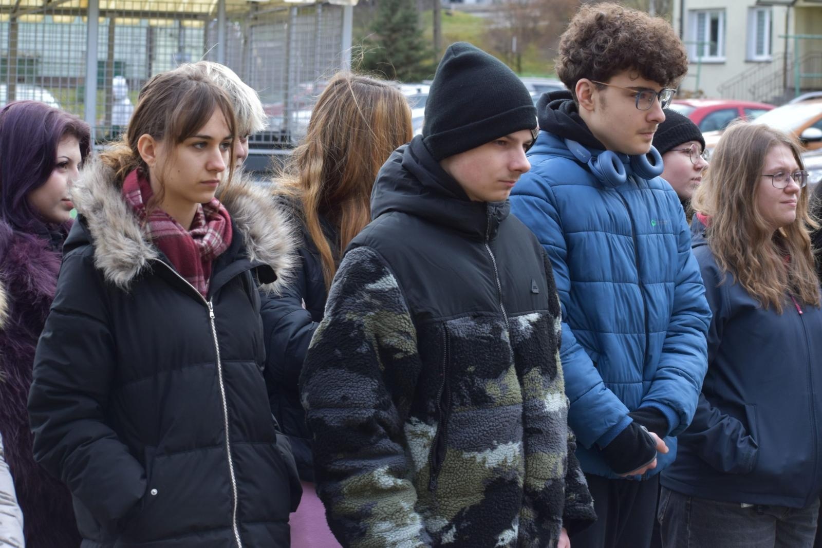 Zdjęcie w galerii na portalu naszwodzislaw.com: Drzewo, które zapuściło korzenie w relacjach. Symbol wspólnoty w wodzisławskim Tischnerze wiadomości z regionu