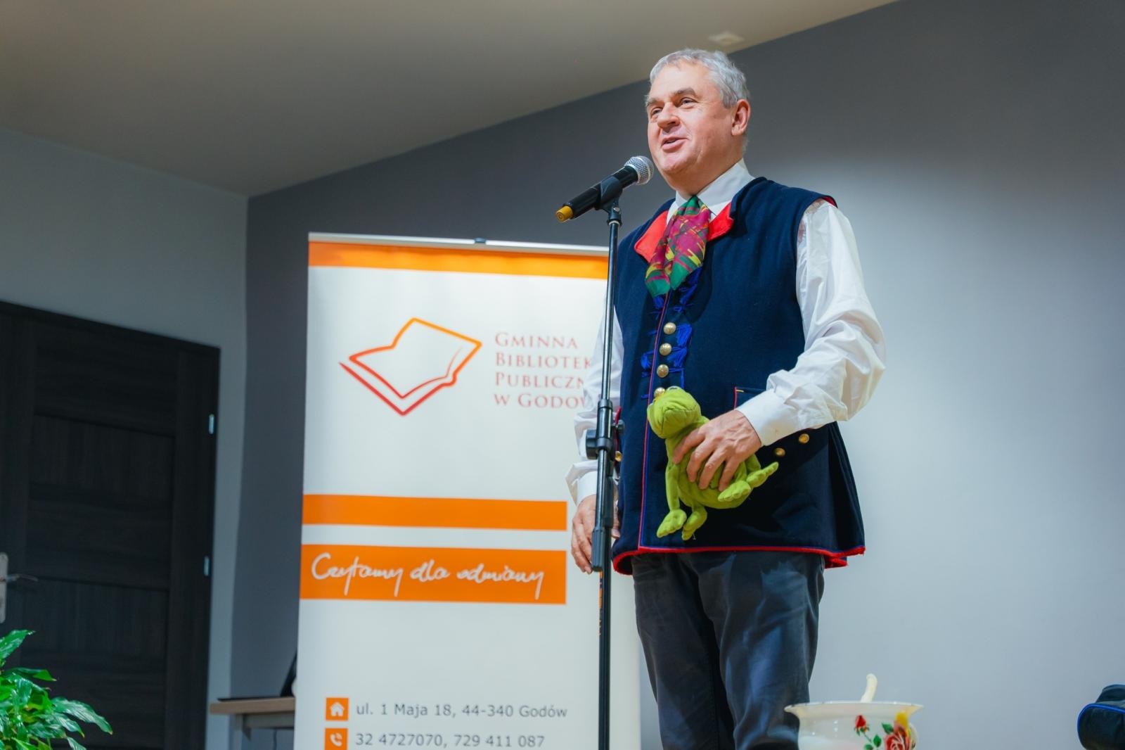 Zdjęcie w galerii na portalu naszwodzislaw.com: Marek Szołtysek uświetnił jubileuszowe spotkanie czytelników w Godowie wiadomości z regionu