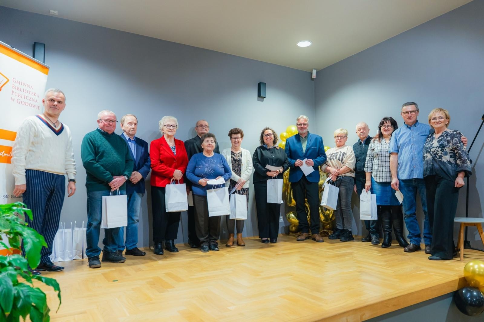 Zdjęcie w galerii na portalu naszwodzislaw.com: Marek Szołtysek uświetnił jubileuszowe spotkanie czytelników w Godowie wiadomości z regionu