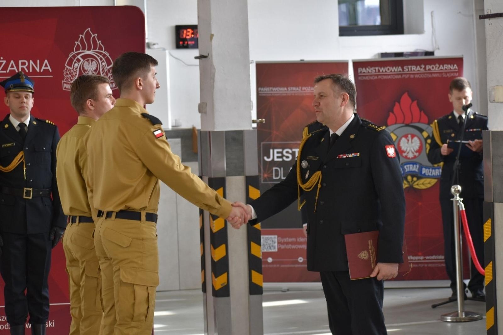 Zdjęcie w galerii na portalu naszwodzislaw.com: 1192 interwencje i nowe wozy w służbie mieszkańcom. Strażacy podsumowali rok 2025 wiadomości z regionu