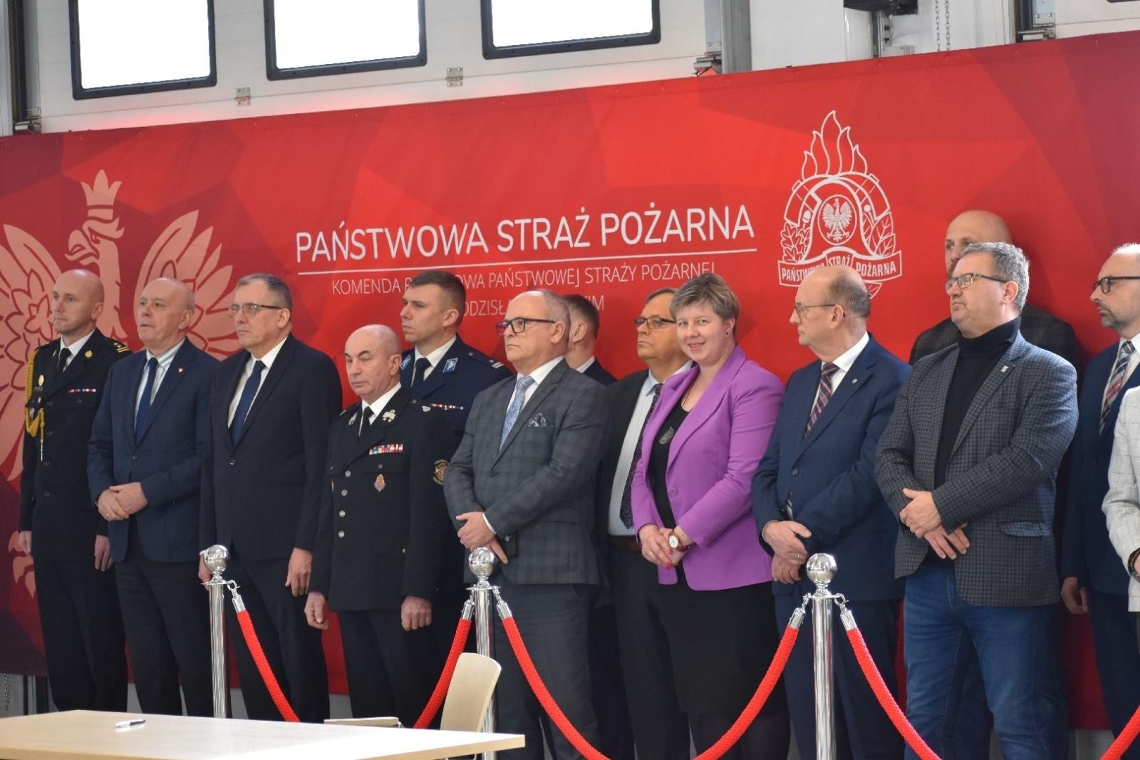 Zdjęcie w galerii na portalu naszwodzislaw.com: 1192 interwencje i nowe wozy w służbie mieszkańcom. Strażacy podsumowali rok 2025 wiadomości z regionu
