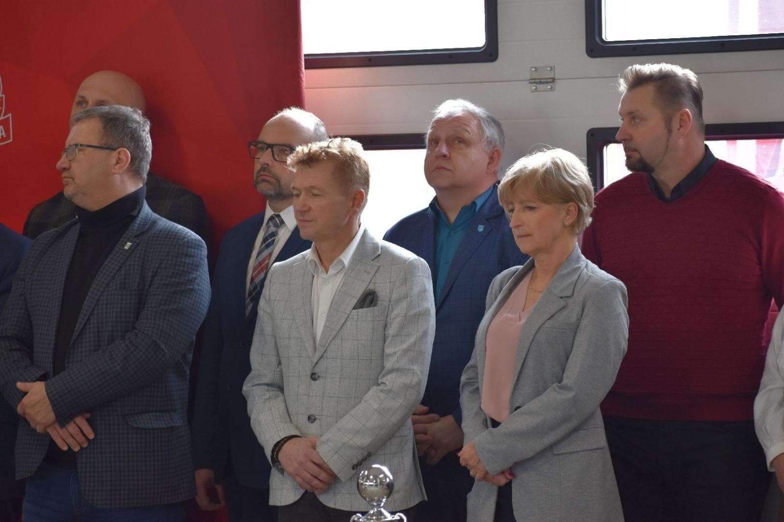 Zdjęcie w galerii na portalu naszwodzislaw.com: 1192 interwencje i nowe wozy w służbie mieszkańcom. Strażacy podsumowali rok 2025 wiadomości z regionu