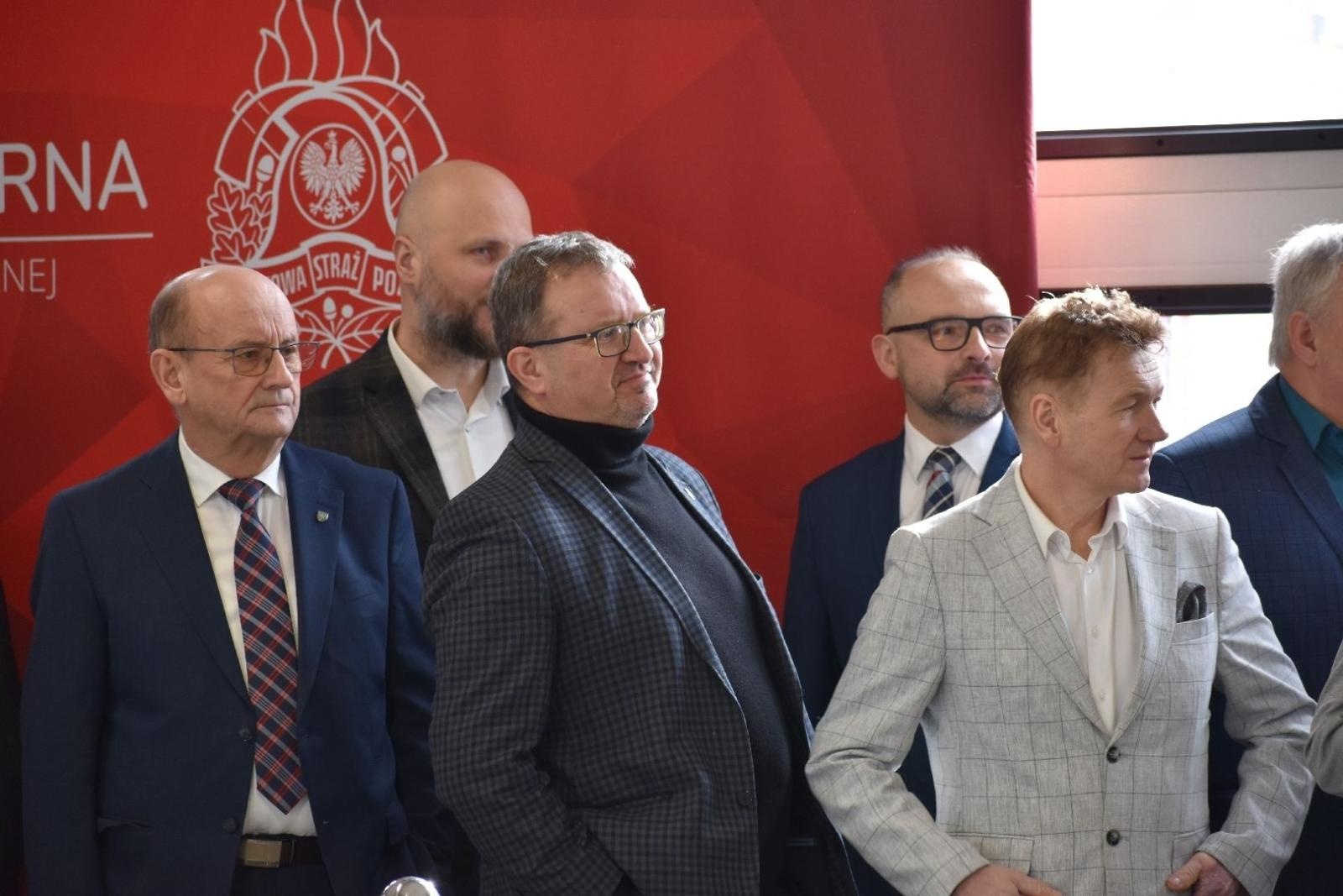 Zdjęcie w galerii na portalu naszwodzislaw.com: 1192 interwencje i nowe wozy w służbie mieszkańcom. Strażacy podsumowali rok 2025 wiadomości z regionu