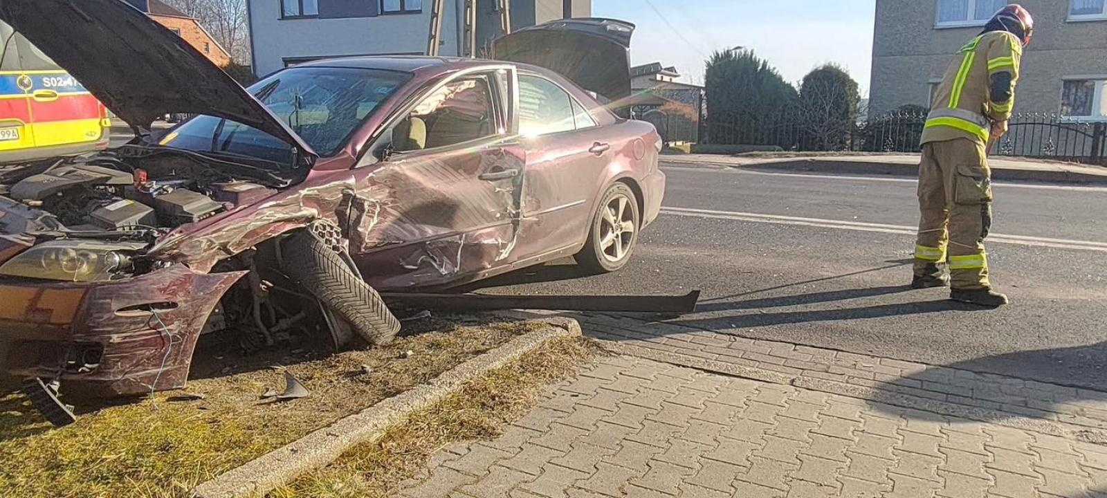 Zdjęcie w galerii na portalu naszwodzislaw.com: Rydułtowy: Osobówka zderzyła się z ciężarówką wiadomości z regionu