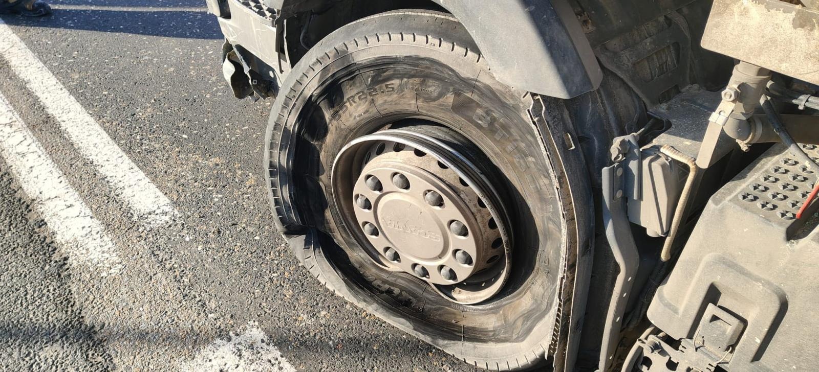 Zdjęcie w galerii na portalu naszwodzislaw.com: Rydułtowy: Osobówka zderzyła się z ciężarówką wiadomości z regionu