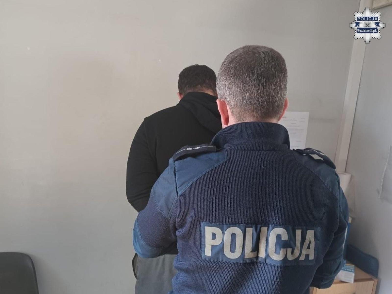 Zdjęcie w galerii na portalu naszwodzislaw.com: Niemowlę uratowane dzięki szybkiej reakcji zgłaszającej i interwencji policji wiadomości z regionu