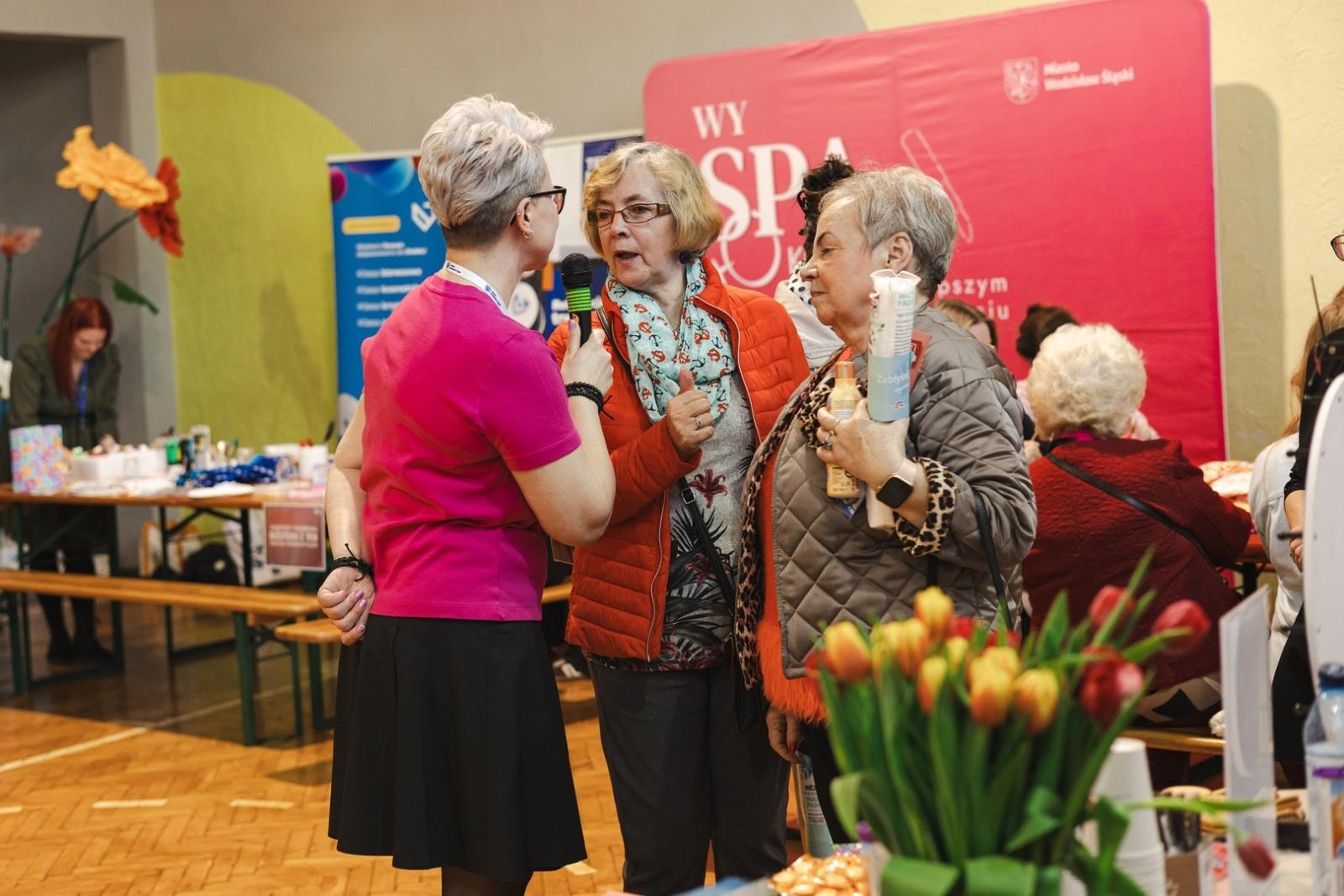 Zdjęcie w galerii na portalu naszwodzislaw.com: WySPA Kobiet w Wodzisławiu Śląskim. Popołudnie pełne inspiracji, rozmów i kobiecej energii [FOTO] wiadomości z regionu