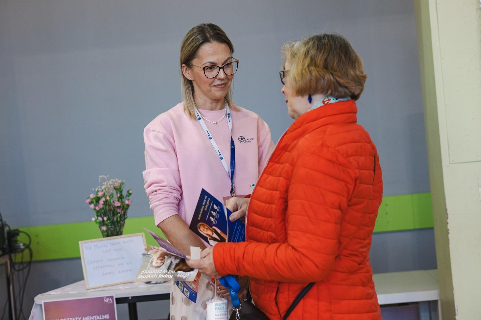 Zdjęcie w galerii na portalu naszwodzislaw.com: WySPA Kobiet w Wodzisławiu Śląskim. Popołudnie pełne inspiracji, rozmów i kobiecej energii [FOTO] wiadomości z regionu