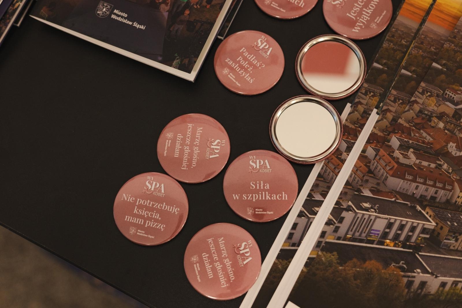 Zdjęcie w galerii na portalu naszwodzislaw.com: WySPA Kobiet w Wodzisławiu Śląskim. Popołudnie pełne inspiracji, rozmów i kobiecej energii [FOTO] wiadomości z regionu