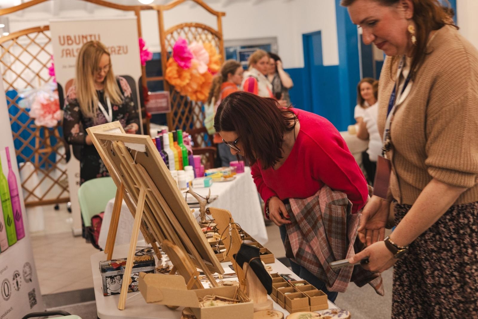 Zdjęcie w galerii na portalu naszwodzislaw.com: WySPA Kobiet w Wodzisławiu Śląskim. Popołudnie pełne inspiracji, rozmów i kobiecej energii [FOTO] wiadomości z regionu