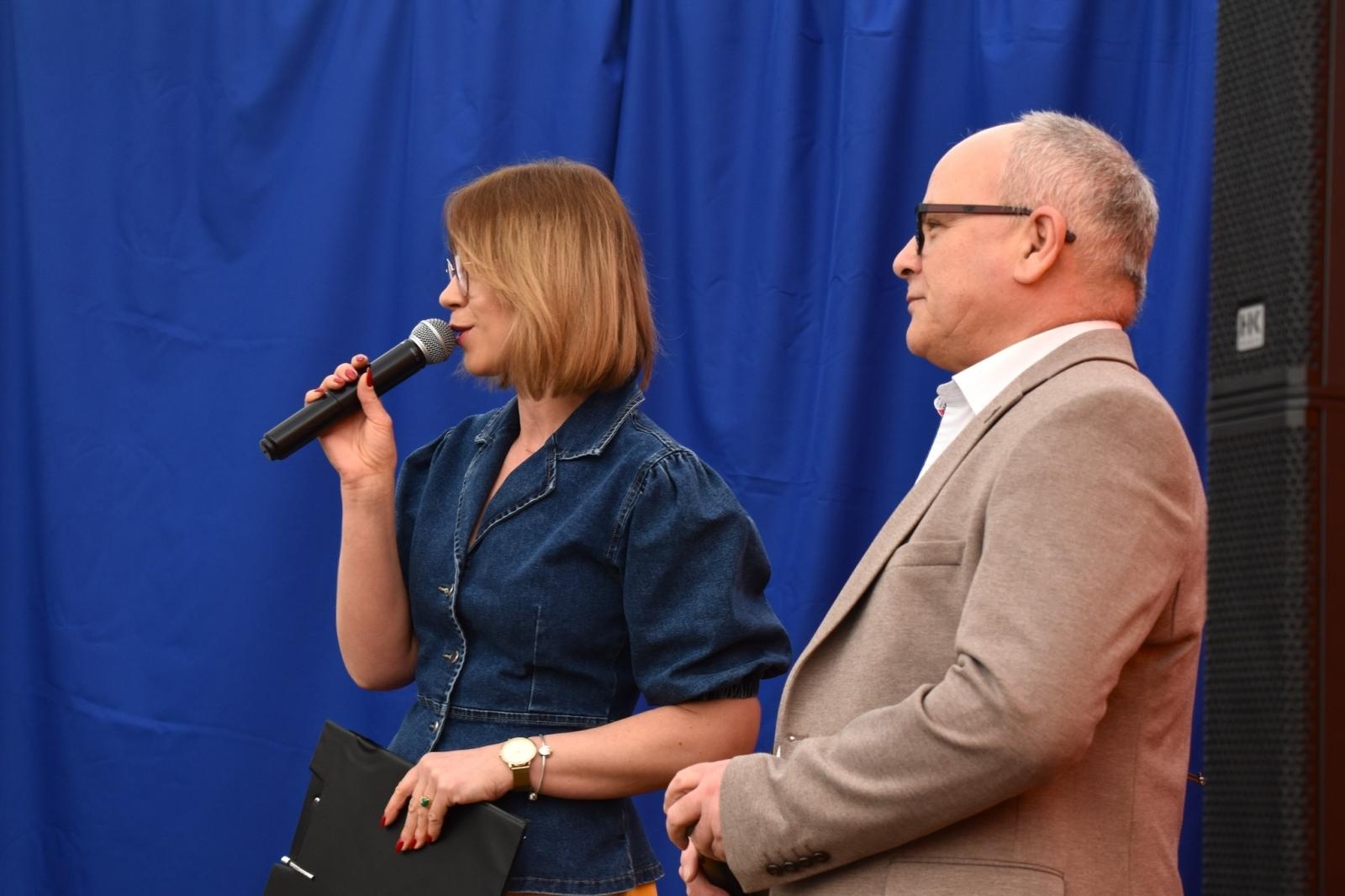 Zdjęcie w galerii na portalu naszwodzislaw.com: Pierwszy krok ku przyszłości. Powiatowe Targi Edukacyjne na wodzisławskim Rynku [FOTO] wiadomości z regionu